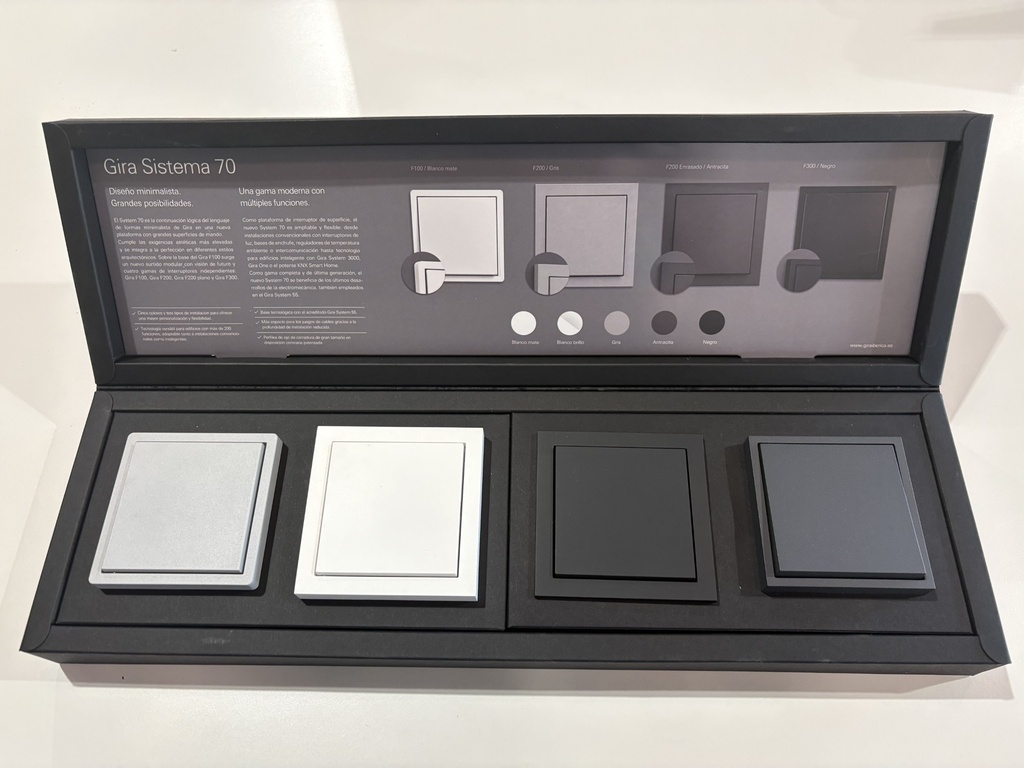 CAJA/DISPLAY MUESTRA S.70 (MONTADO)